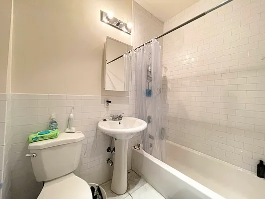 Rented by Century 21 Premier  | media 4