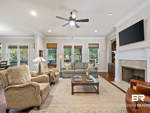 3rd image of 305 Poplar Pl