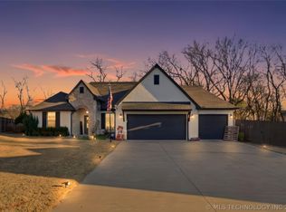 506 Castle Pines Cir, Claremore, OK 74019