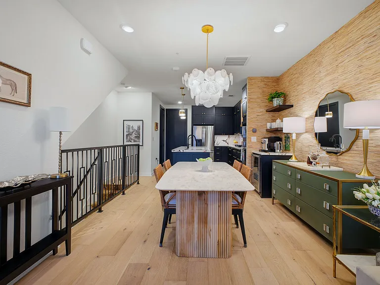 719 E Locust St #4107 — Photo 20