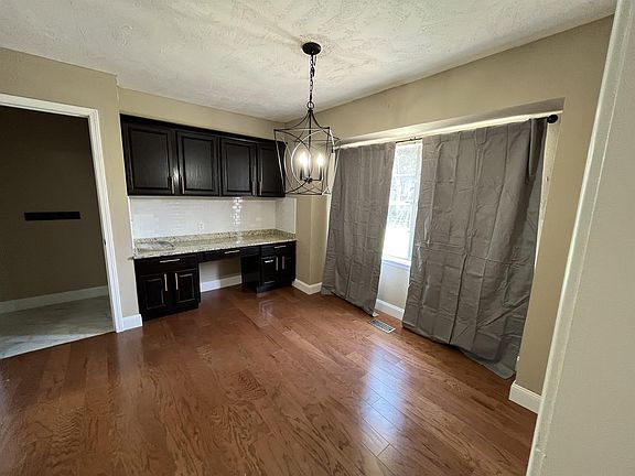 3rd image of 1304 Pine Oak Dr