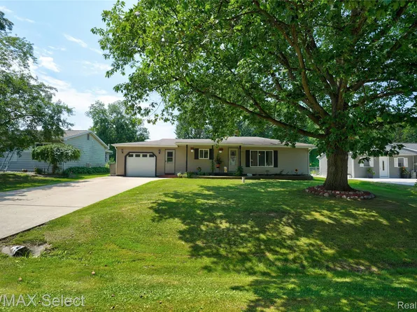 1520 Mackinaw Dr, Davison, MI 48423