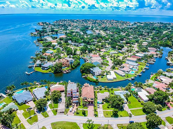 5th image of 5727 Bayou Grande Blvd NE