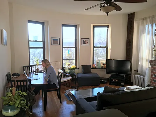 Rented by Salizzoni Realty | media 9