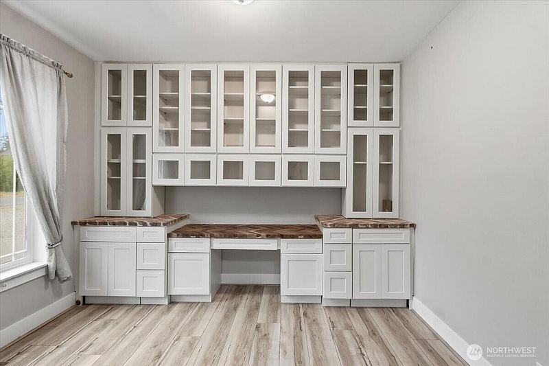 4th image of 8316 Wildwood Avenue SW
