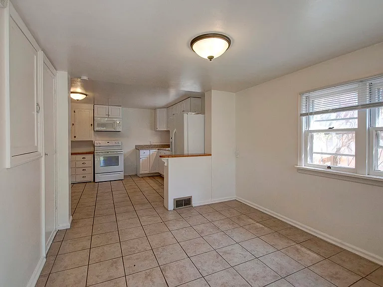1810 Walnut St — Photo 8