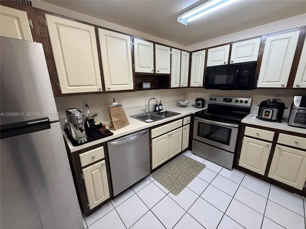 9270 Fontainebleau Blvd APT 102, Miami, FL 33172