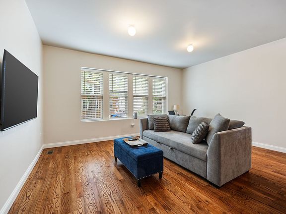 3rd image of 3803 N Marshfield Ave #1
