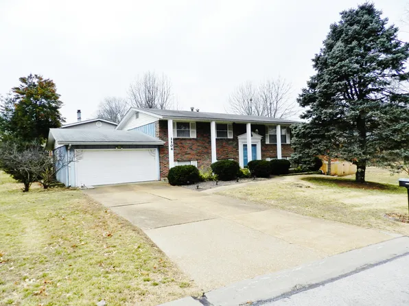 1104 Hawkstone Ln, Saint Louis, MO 63125