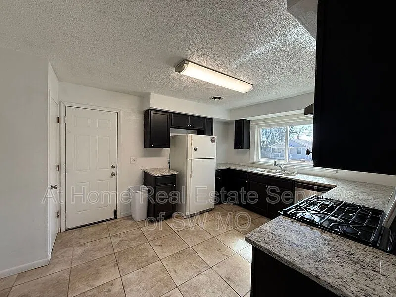 4 bed, 2.0 bath, 1544 sqft, $1,495 — Photo 3