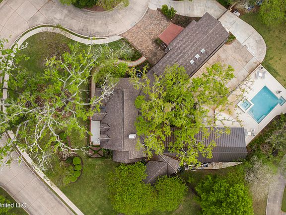 5th image of 9025 Victoria Cir