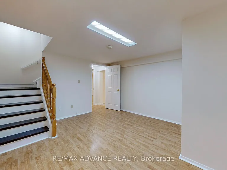 49 Havenview Rd #LOWER — Photo 2