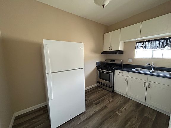 3rd image of 1642-46 Donax Ave #1646