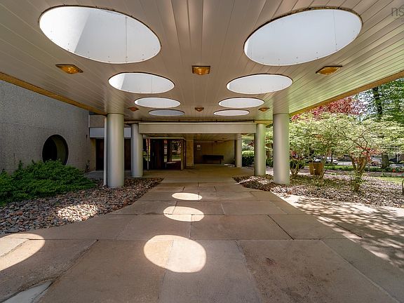 3rd image of 6095 Coburg Rd #702