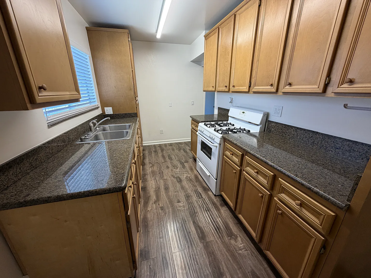 2 bed, 900 sqft, $2,850 — Photo 4