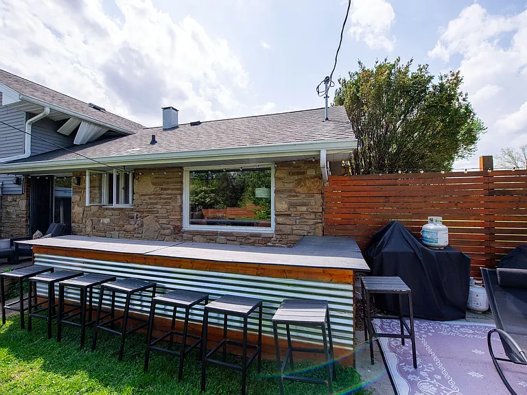 333 S Meadowbrook Dr — Photo 4