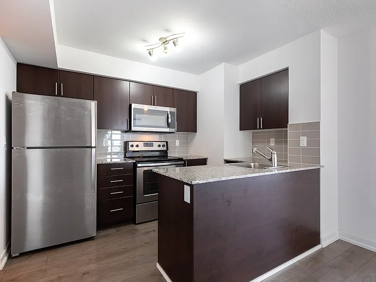 1410 Dupont St — Photo 7