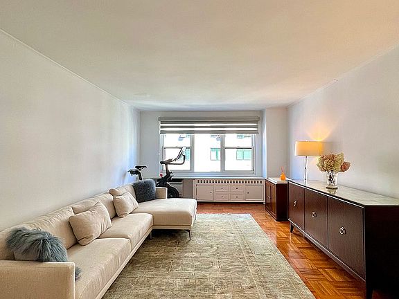3rd image of 144 E 84th St APT 6E