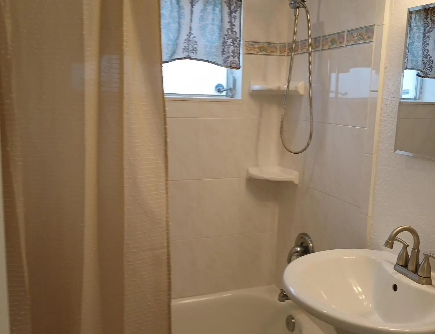 3 bed, 2.0 bath, 1248 sqft, $2,800 — Photo 3