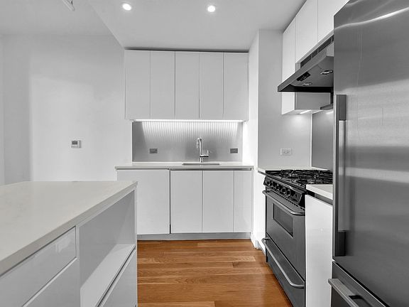 3rd image of 430 Albee Sq #15B