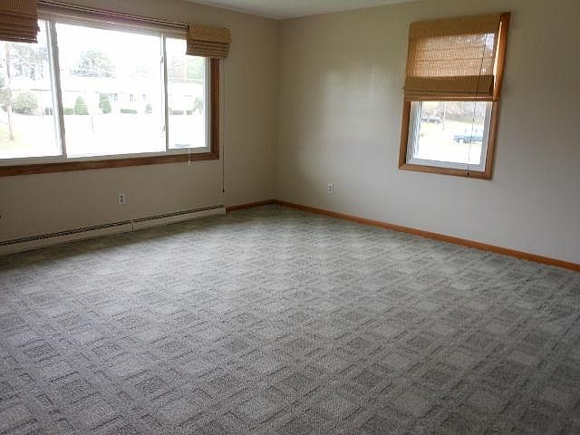Large 15' x 15' Living room