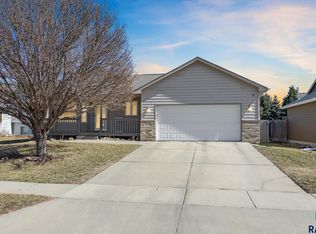 808 S Tayberry Ave, Sioux Falls, SD 57106