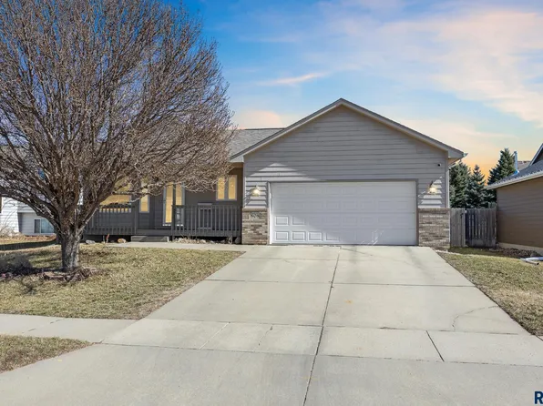 808 S Tayberry Ave, Sioux Falls, SD 57106