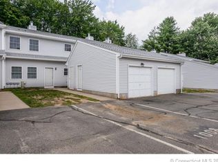 1009 Misty Meadow Ln, South Windsor, CT 06074