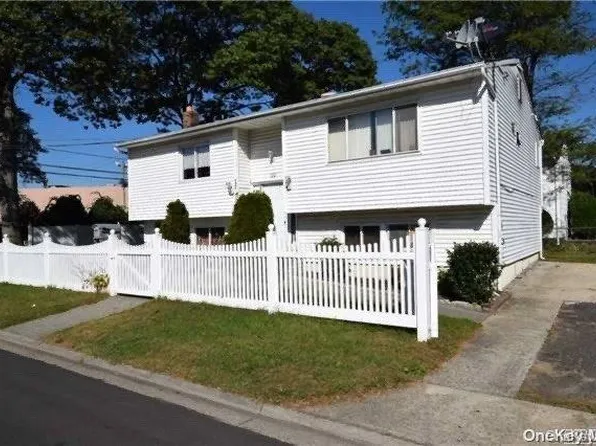 99 Verdi Avenue, Copiague, NY 11726
