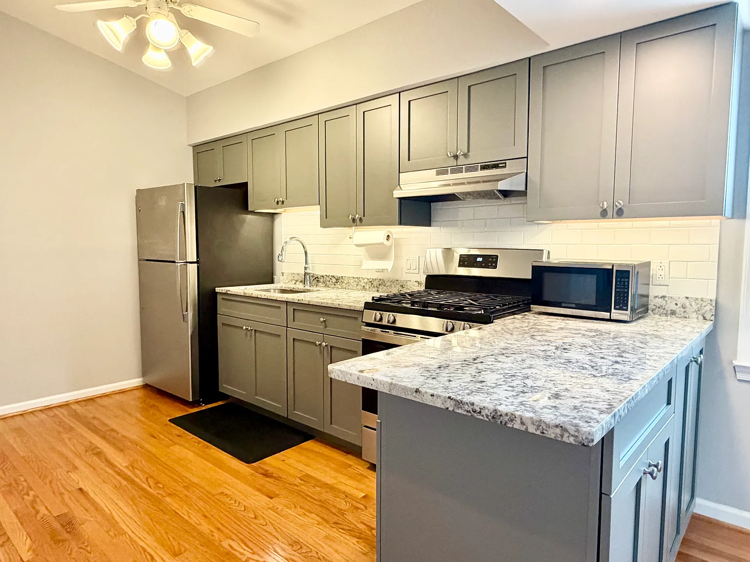 2 bed, 1012 sqft, $2,200 — Photo 3