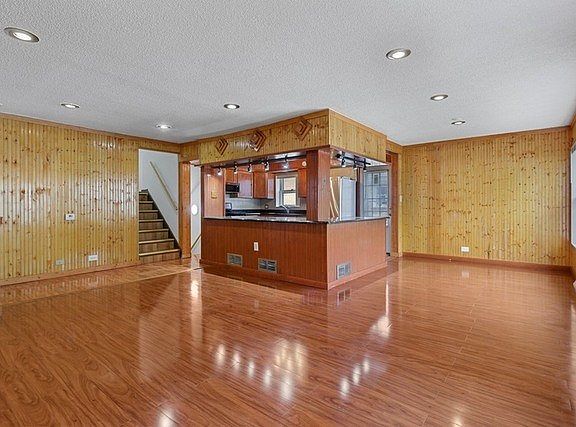 4th image of 8530 Crawford Ave