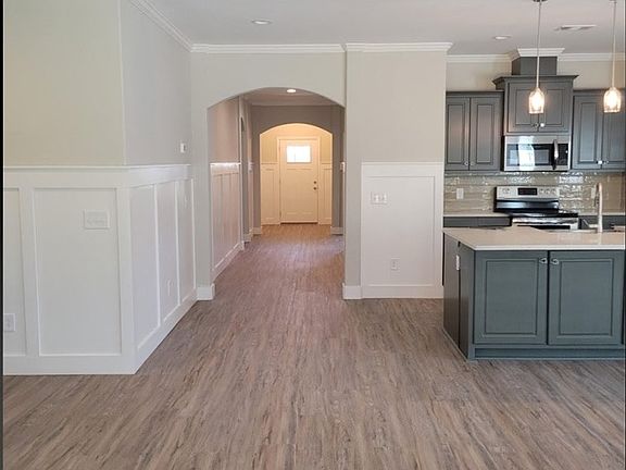 4th image of 8013 Barton Dr