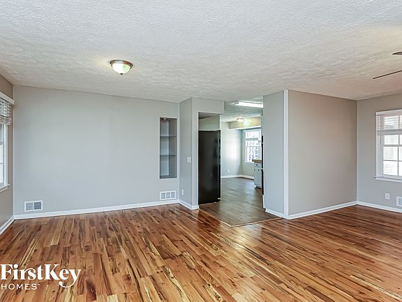 4th image of 473 Edwards Ct