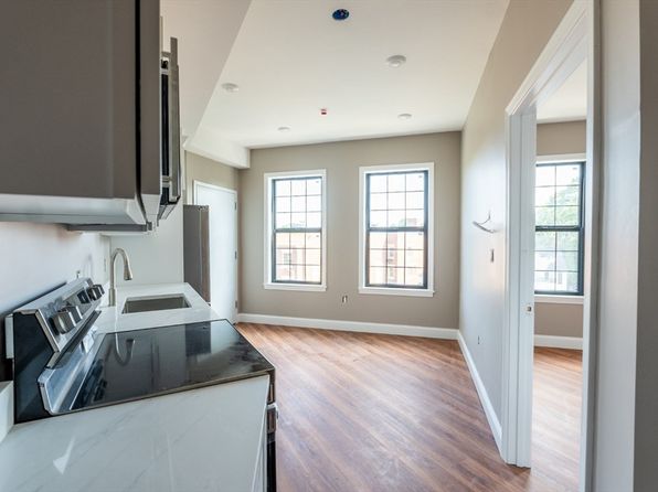 13 Nahant St #4D, Lynn, MA 01902