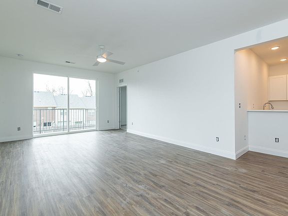 3rd image of 231 Walton Ave #204