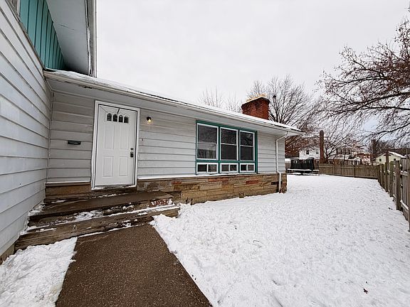 2nd image of 3215 E 140th St
