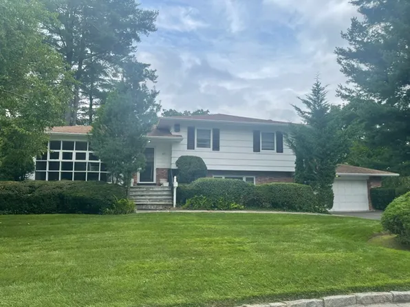 67 Malvern Ln, Scarsdale, NY 10583