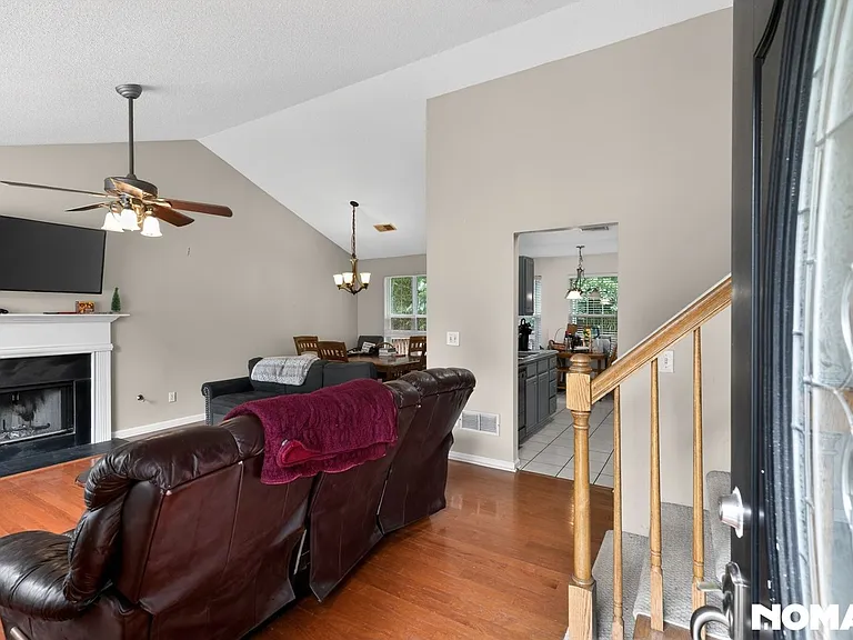 2226 Dresden Grn NW — Photo 7