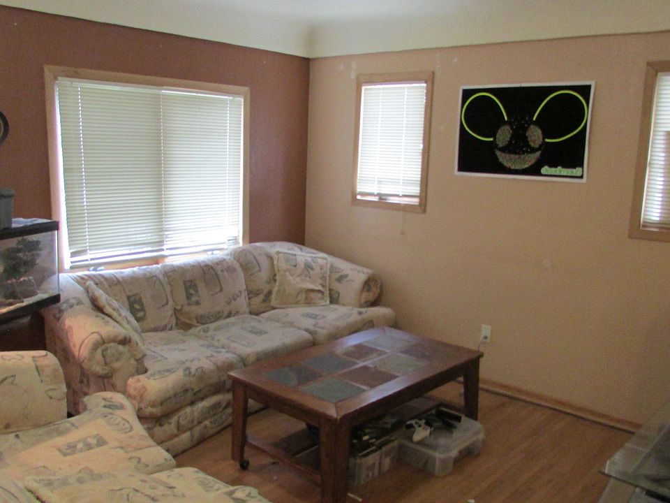 2nd image of 315 10th St SE