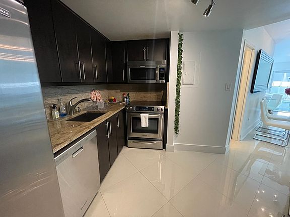5th image of 999 Brickell Bay Dr APT 902
