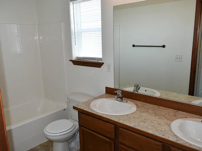 9104 N Elm St — Photo 8