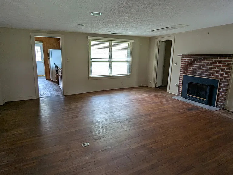 835 Dobbins Rd — Photo 6