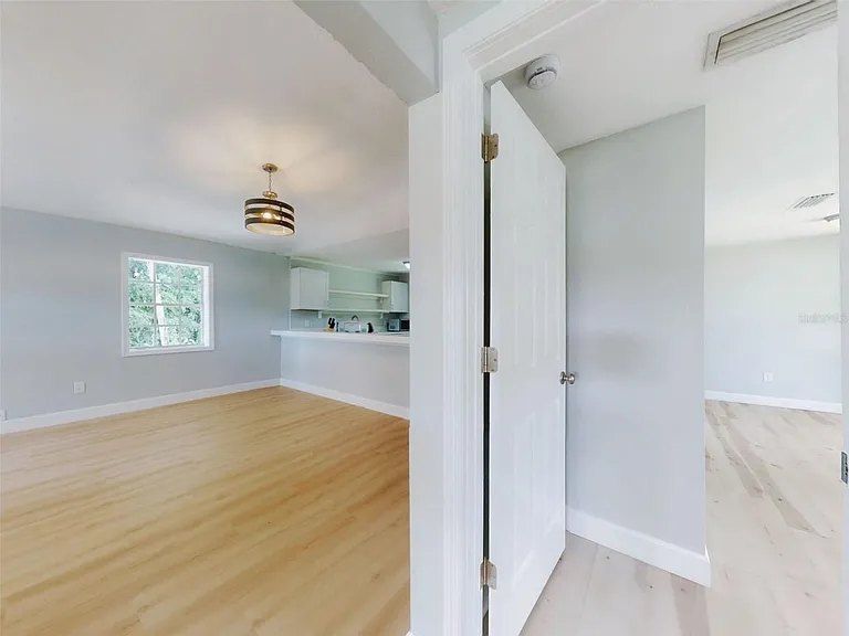 1103 Washington St — Photo 15