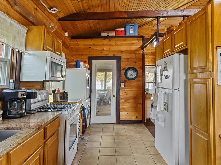 45 Narragansett Blvd — Photo 11