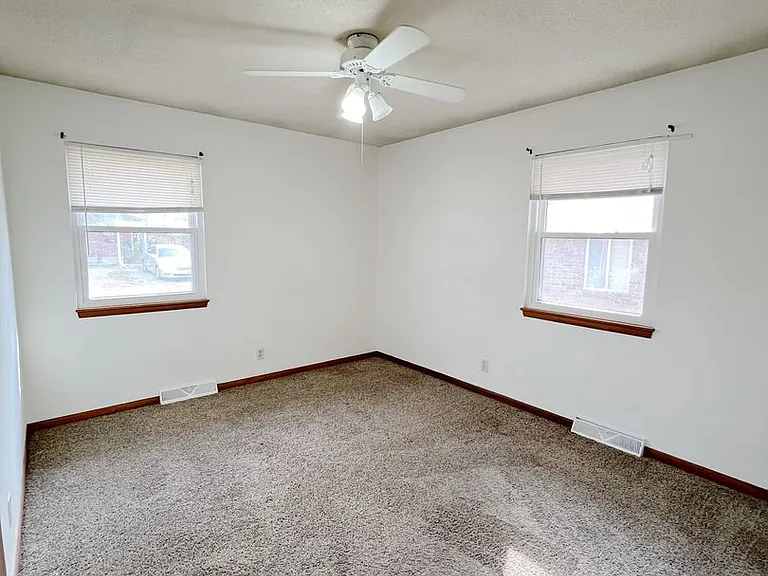 2320 S Grand Ave — Photo 11