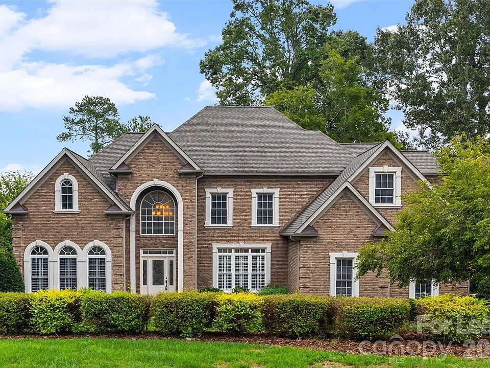 334 Stone Cliff Ln