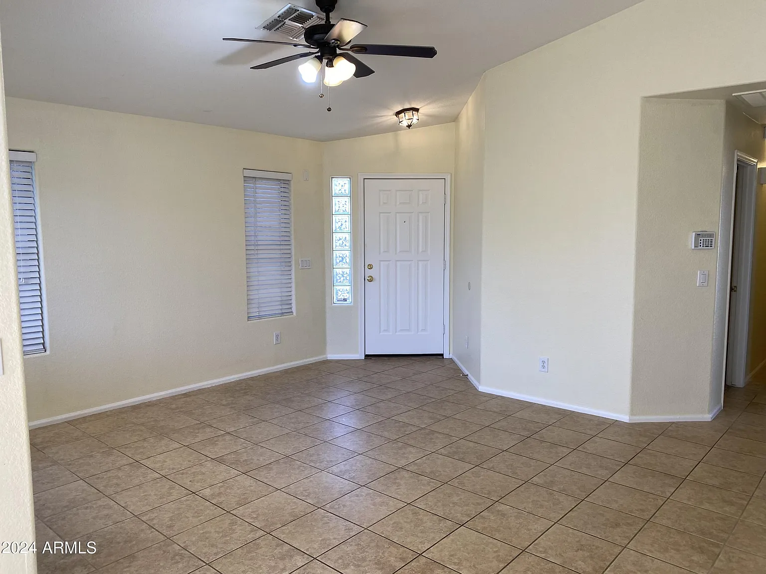3 bed, 1124 sqft, $1,900 — Photo 3