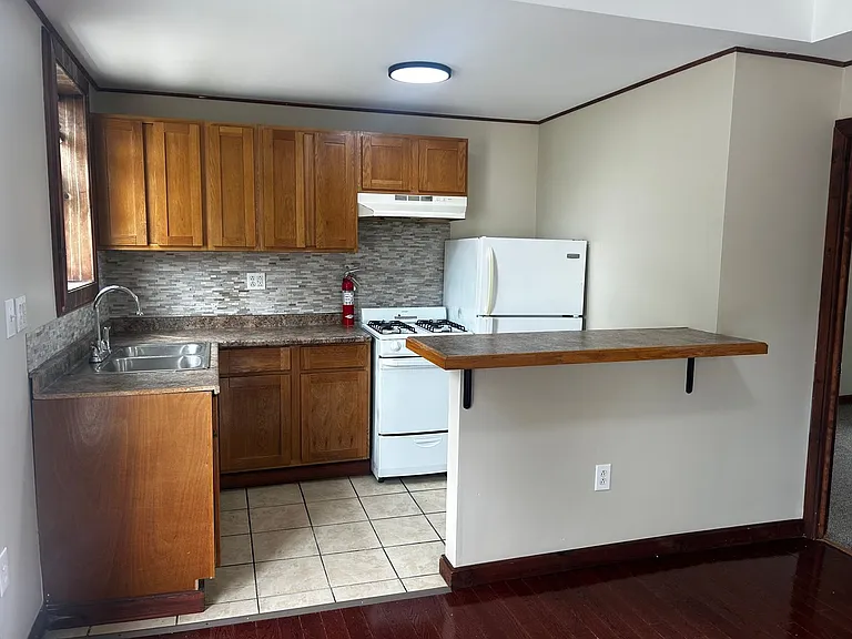 67 Groton Ave — Photo 11