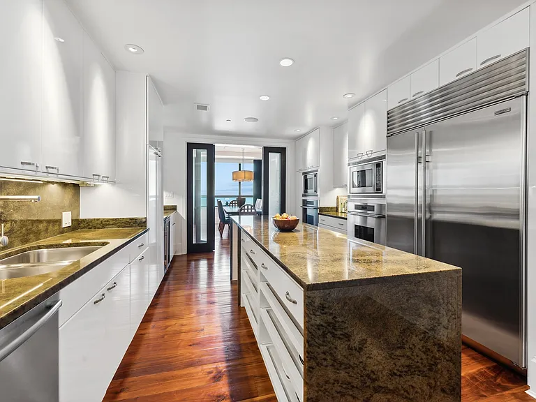 E Pearson St — Photo 17