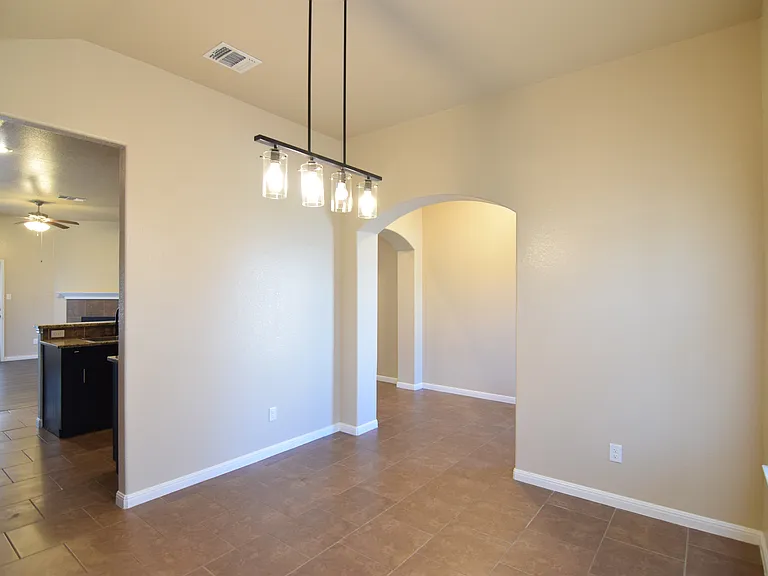 504 W Libra Dr — Photo 8